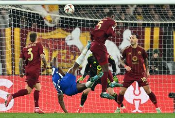 El Olmpico de Roma presenci uno de los mejores goles de la carrera del delantero espa?ol del Oporto. Samu abri el marcador del encuentro gracias a una increble chilena. A pesar de ello el conjunto portugus perdi ante la Roma.