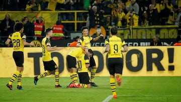 Soccer Football - Bundesliga - Borussia Dortmund v Bayer Leverkusen - Signal Iduna Park, Dortmund, Germany - February 24, 2019 Borussia Dortmund's Mario Goetze celebrates scoring their third goal with team mates REUTERS/Leon Kuegeler DFL r