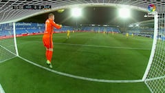 Ter Stegen y su frialdad para bajar un peligroso balón