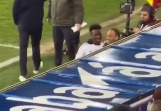 Lo que hizo Vinicius en el cambio con todo el estadio cantando contra él: tienen que verlo