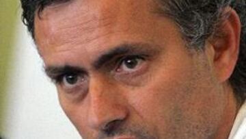 Mourinho insiste en que Rijkaard habló con Anders Frisk