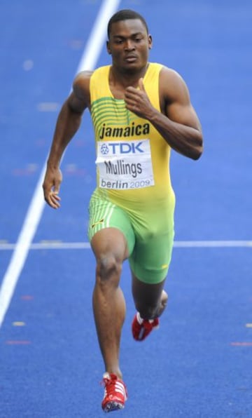 Atleta Jamaicano, el 4 de junio de 2011 en Liga de Diamante en Eugene consiguió su mejor registro 9,80s en los 100m.