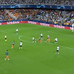 Lo de Van de Beek va muy en serio: llegó en Valencia a donde no llegan ni Modric ni Kroos...