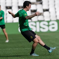 Adrián Corral se habitúa al primer equipo del Racing