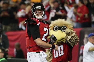 Matt Ryan es otro que tenía la Fuerza de su lado el domingo. Aquí le vemos celebrando uno de sus muchos touchdowns ante la atenta mirada de un ewok.