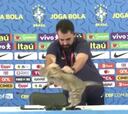 ¿Maltrato?: la reacción del jefe de prensa de Brasil con un gato que generó debate en redes