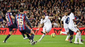 Soccer Football - LaLiga - FC Barcelona v Real Madrid - Camp Nou, Barcelona, Spain - March 19, 2023 Real Madrid's Karim Benzema shoots at goal REUTERS/Nacho Doce