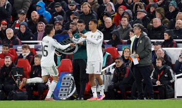 Trent Alexander-Arnold vuelve a jugar tras su lesión contra su ex equipo en Anfield. En la imagen el jugador inglés sustituye a Arda Güler en el minuto 81.
