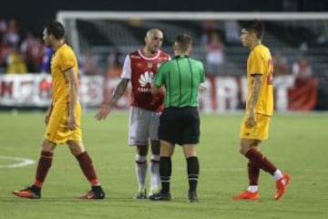 El rojo enfrentó en EE.UU. al campeón de la Uefa Europa League.