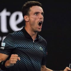 Bautista se hace grande: remata a Cilic y pasa por fin a cuartos