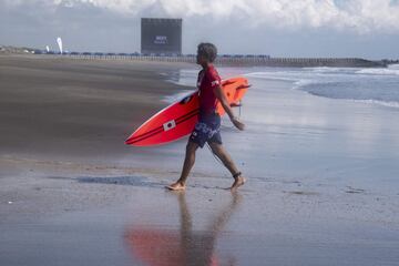 El surfista japons pas por encima de Rio Waida y estar en cuartos de final representando al surf local. Se enfrentar al estadounidense Kolohe Andino.