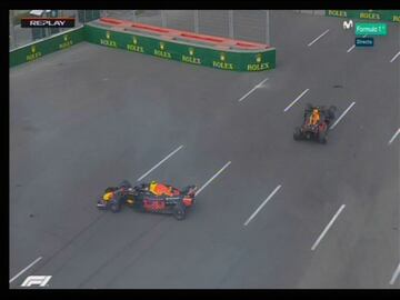 Momento del choque entre Max Verstappen y David Ricciardo, ambos pilotos de Red Bull 