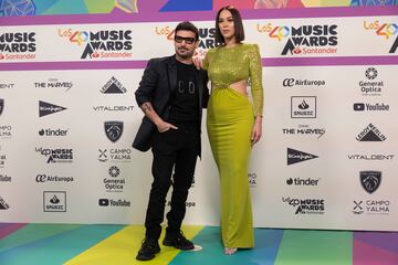 Ezio Oliva y Karen a su llegada a  LOS40 Music Awards.
 