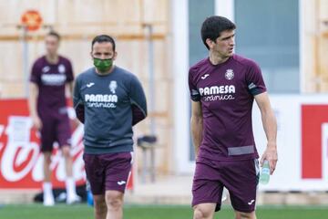 Gerard Moreno, con Calleja al fondo, en una sesion de la pasada semana.