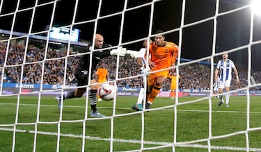 0-3. Disparo de Brahim Díaz que roza en Renato Tapia y el balón se estrella en el larguero. Jude Bellingham, atento al rechace, remata de cabeza, para anotar el tercer tanto en el minuto 84 de partido.