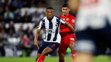 Soccer Football - Liga MX - Monterrey v Toluca - Estadio BBVA, Monterrey, Mexico - January 10, 2026 Monterrey's Anthony Martial in action with Toluca's Diego Barbosa REUTERS/Daniel Becerril