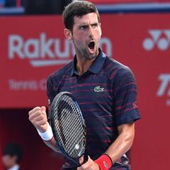 Djokovic recupera su nivel y avanza con paso firme en Tokio