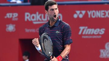 Novak Djokovic celebra un punto durante su partido ante Go Soeda en la segunda ronda del Rakuten Japan Open de Tokio.