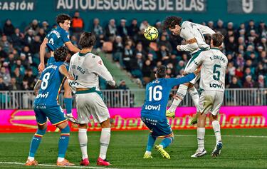 El central sigue siendo un pilar defensivo, pero además ante el Getafe hizo el gol de la victoria en un testarazo que hubiera firmado Muriqi.