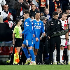 '2'는 Xabi를 통제하게 만듭니다.