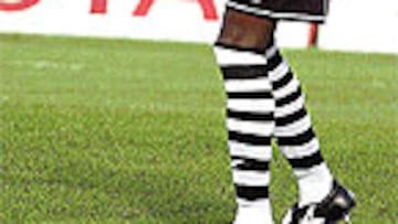 <b>CINCO DISPAROS</b>. Chocolate Flores (en la imagen, vistiendo la camiseta de Honduras) recibió cinco disparos de bala después de contratar los servicios de una prostituta. La Policía ya ha detenido a nueve sospechosos del asesinato del guardameta.