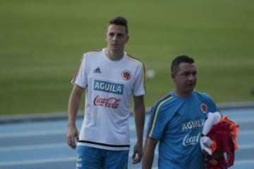 Santiago Arias entrena para contener a Stuani y a Hernández.