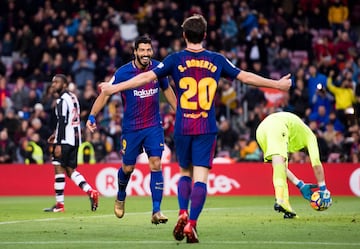 Luis Suárez scores the second goal of the game.