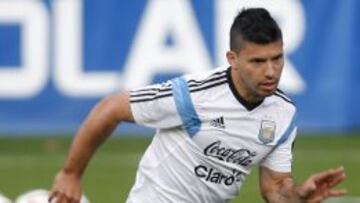 Ag&uuml;ero, durante un entrenamiento de recuperaci&oacute;n.