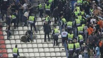 <b>CARGA POLICIAL.</b> La Policía Nacional cargó contra los aficionados del Marsella presentes en el Vicente Calderón.