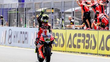 08/06/19 MOTOCICLISMO MUNDIAL DE SUPERBIKES EN JEREZ CARRERA SUPERBIKE ALVARO BAUTISTA GANADOR