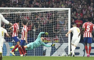 Oblak le paró a Benzema la mejor ocasión del partido.