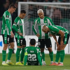 Alarma Isco: choque fortuito con Amrabat y ambos, descartados para el derbi