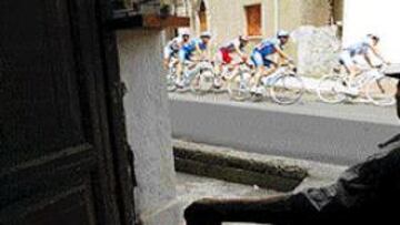 <b>SOSIEGO.</B> En el sur de Italia se afonta todo con más tranquilidad. El pelotón del Giro también parece abonarse a esta filosofía.