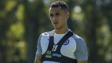 Yoshimar Yotún, operado por fisura en hueso del pie