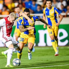 El APOEL sorprende al Ajax de un discreto Van de Beek