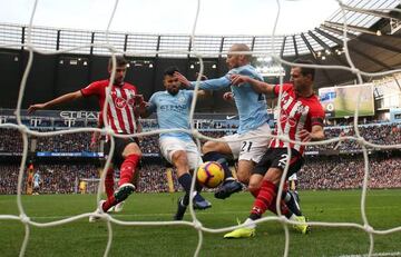 Sergio Agüero scores against Southampton.