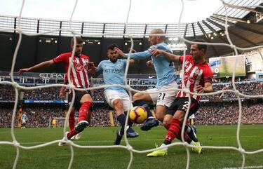 Kun Agüero revels in racing to Premier League milestone