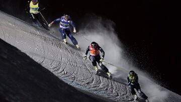 Anna Holmlund, junto a Tania Prymak, Marte Hoeie Gjefsen y Sandra Naeslund durante las finales de la Copa del Mundo de Ski Cross (Esqu&iacute; Alpino) en Arosa (Suiza).