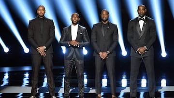 Carmelo Anthony, Chris Paul, Dwyane Wade y LeBron James, juntos en la ceremonia de los ESPY 2016.