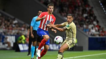 Atletico Madrid's Spanish defender #03 Cesar Azpilicueta vies with Granada's Albanian forward #11 Myrto Uzuni during the Spanish Liga football match between Club Atletico de Madrid and Granada FC at the Wanda Metropolitano stadium in Madrid on August 14, 2023. (Photo by JAVIER SORIANO / AFP)