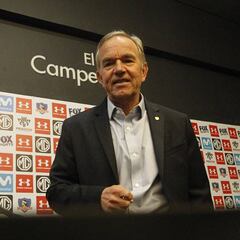 En Colo Colo niegan que Baeza haya donado una camiseta