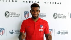 Lemar, con la camiseta del Atl&eacute;tico en su reconocimiento m&eacute;dico.