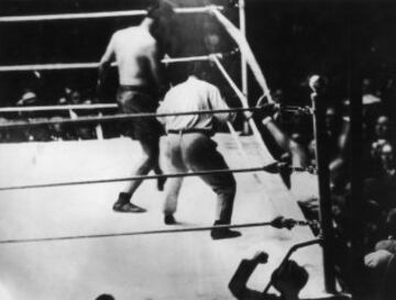 14 de septiembre de 1923. Luis Ángel Firpo fue el primer boxeador latinoamericano en disputar un campeonato mundial de pesos pesados. Perdió el título ante Jack Dempsey en el segundo asalto por KO.