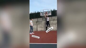 Real Madrid basketball star Luka Doncic threw some hoops with footballer Jan Oblak and his fellow Slovenian's Atlético club-mate, Antoine Griezmann.