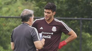 Raúl Jiménez evoluciona favorablemente y ya habló con Martino