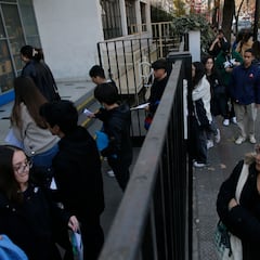 Revelan cuál es la carrera universitaria con los ingresos más bajos de Chile: sueldos inferiores a un millón de pesos