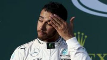 Lewis Hamilton en el podio del GP de Australia.