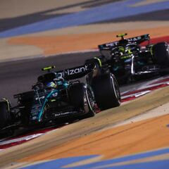 Alonso inventa un podio y le pinta la cara a Hamilton