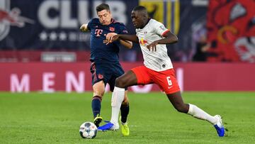 Konate, con Lewandowski.