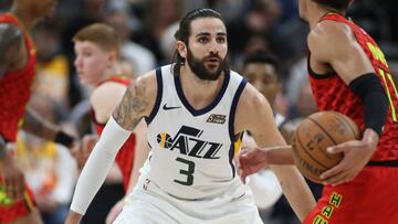 Ricky Rubio ante Trae Young en un partido de los Utah Jazz contra Atlanta Hawks